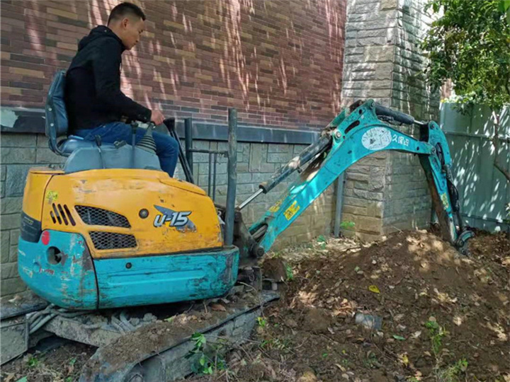 15型小挖机
